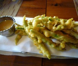 おすすめの豆のフリッター。いんげんみたいなお豆