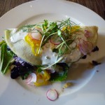 スモークサーモンのラップ(Wrapはトルティーヤで具材を巻いた人気メニュー)