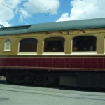 お食事ができるダイニング車両