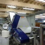 こちらの最新の機械で極上の実を選ぶ