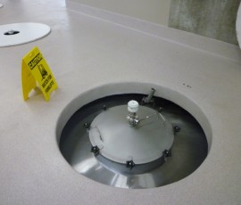 床下のスチールタンクで発酵