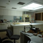 実験室ではコルクのテスト中