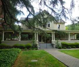 隣には1850年に建った「ハドソンハウス」