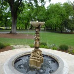 前庭の立派な噴水