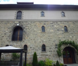 1876年建築のワイナリー。州の歴史的建造物に指定