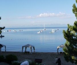 到着の日は嵐だったのが、翌朝はカラリと晴れ渡る