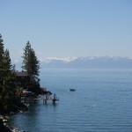 静かな湖畔には別荘