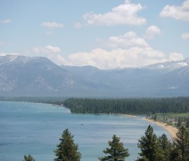 湖畔にはビーチがたくさん