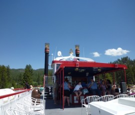 最上階3階にはバーカウンターも