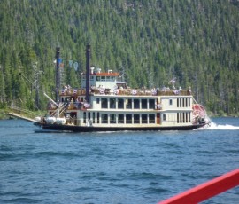 すれ違ったタホ・クイーン号。ちょっと小型です