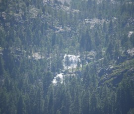 イーグル滝の遠景