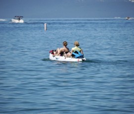 足漕ぎボートは平和です