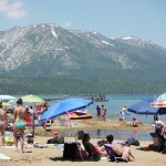 リチャードソン・キャンプ場のビーチは大にぎわい