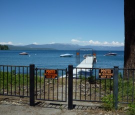 この辺りでは、個人が船着き場を持っています