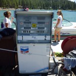 水上のガソリンスタンド