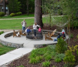 火がたかれると、マシュマロを焼くのが習慣