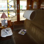 向かい側の座席(ダブルキャビン)