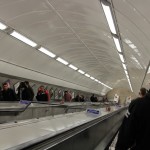 まずは、地下鉄(チューブ)に乗りましょう