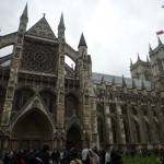 様式の違う複雑な形です