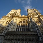 夕日に輝く正門