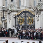 正門前には世界中から観光客が