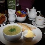 素朴なスープもおいしいです