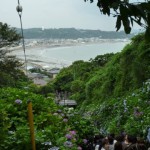 振り返れば、由比ケ浜(ゆいがはま)