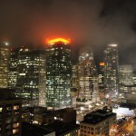 ジャイアンツカラーのオレンジが夜空に輝く