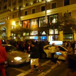 車道にも人があふれかえる