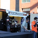 優勝グッズを売る特設スタンド