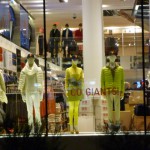 ユニクロの窓にもGo Giants!