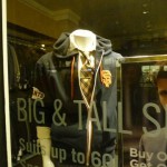 紳士服店のマネキンもジャイアンツのジャケット