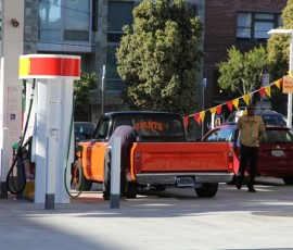 このトラックは色もオレンジ!