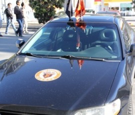 真のファンは、ボンネットにもジャイアンツのシール!