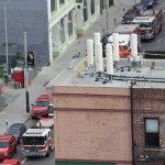 ずらりと並ぶ消防車にはすべてジャイアンツの旗が