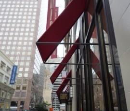 1861年創業の歴史を誇り、Have a very Gumpsy Holiday の文字が