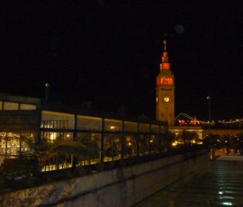 フェリーの発着所フェリービル