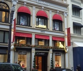 カルティエの窓辺には金色のヒョウ